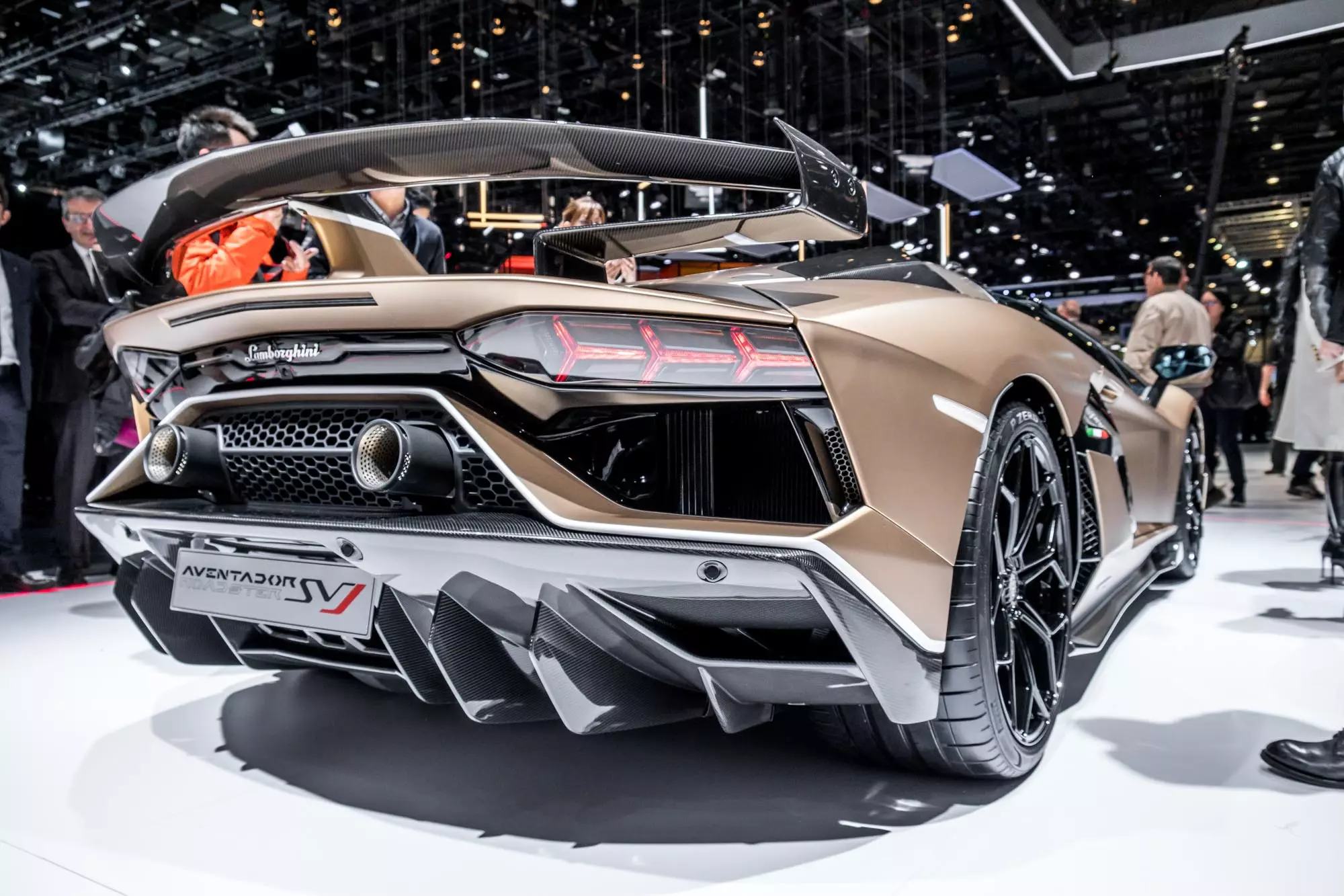 Lamborghini Aventador SVJ रोडस्टर