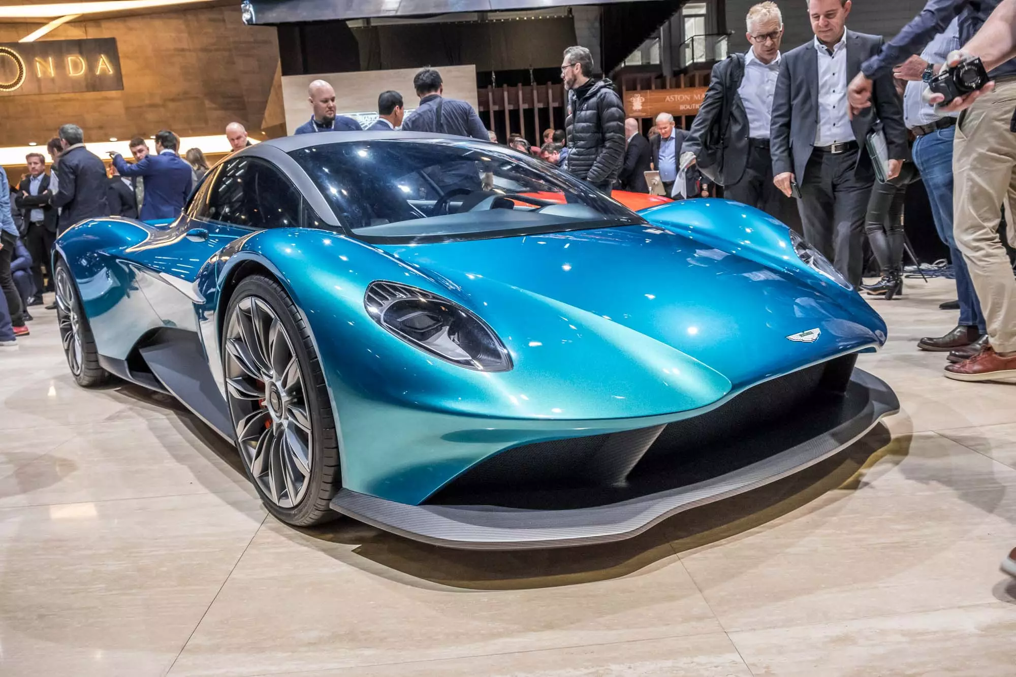 Aston Martin Vanquish Vision Erongba