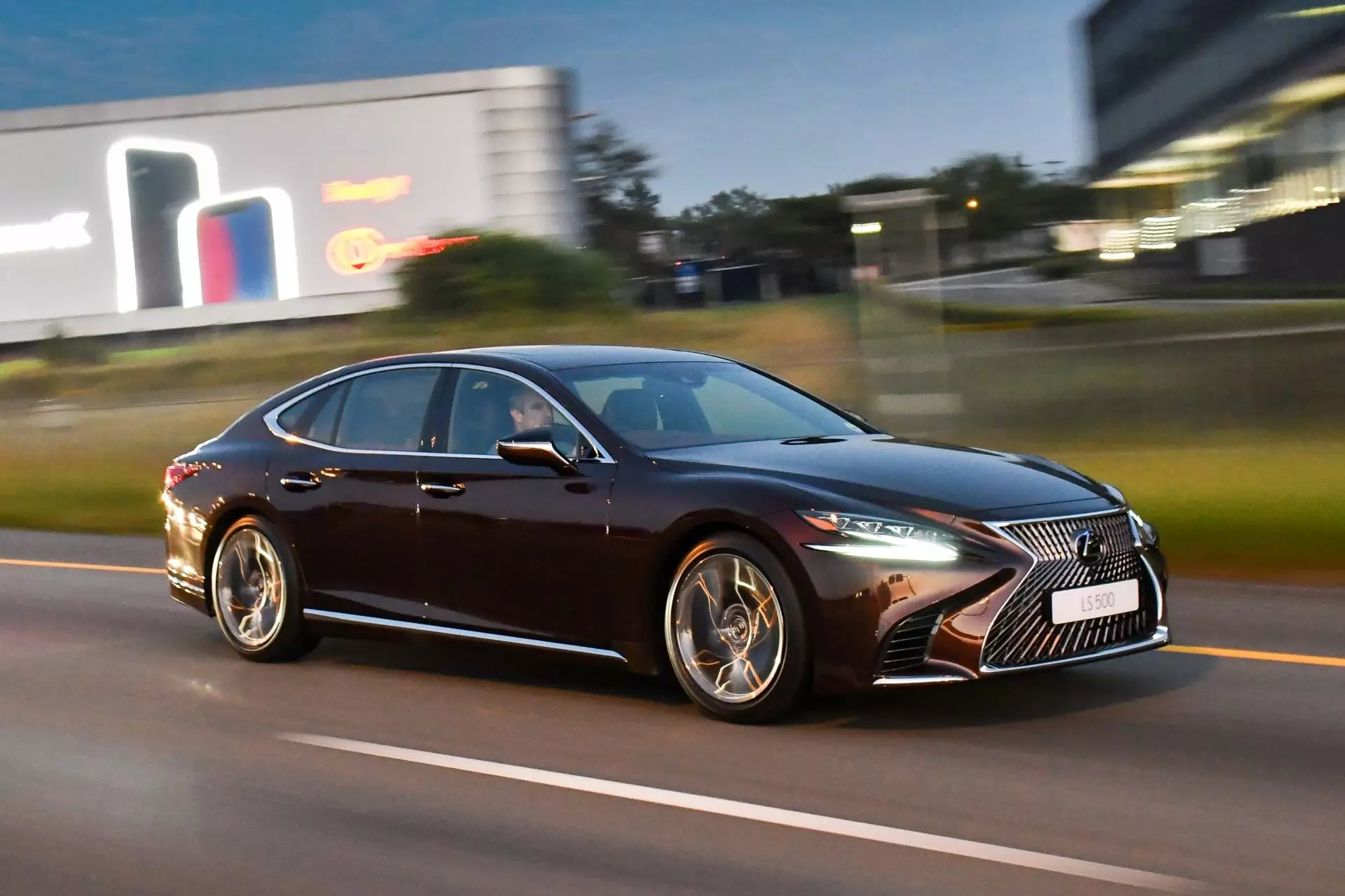 I-Lexus LS 500