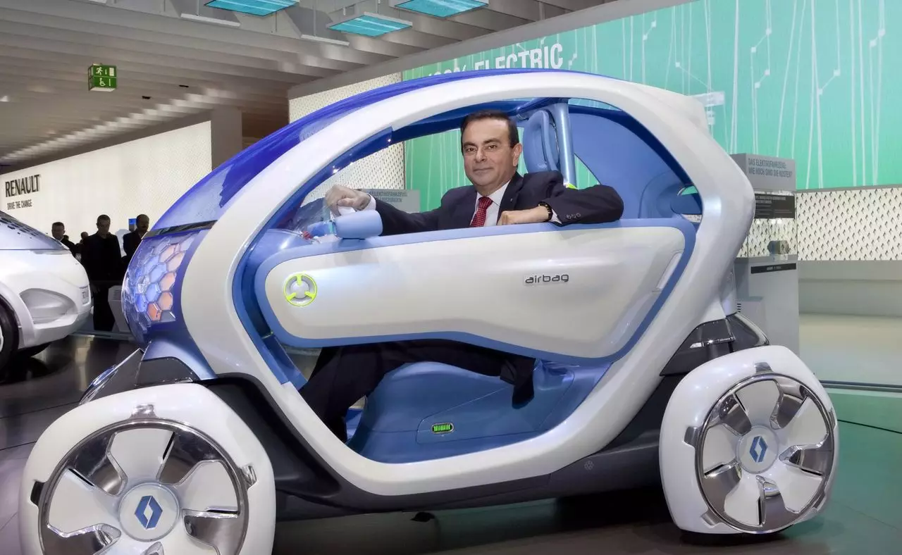 Carlos Ghosn gyda Chysyniad Renault Twizzy