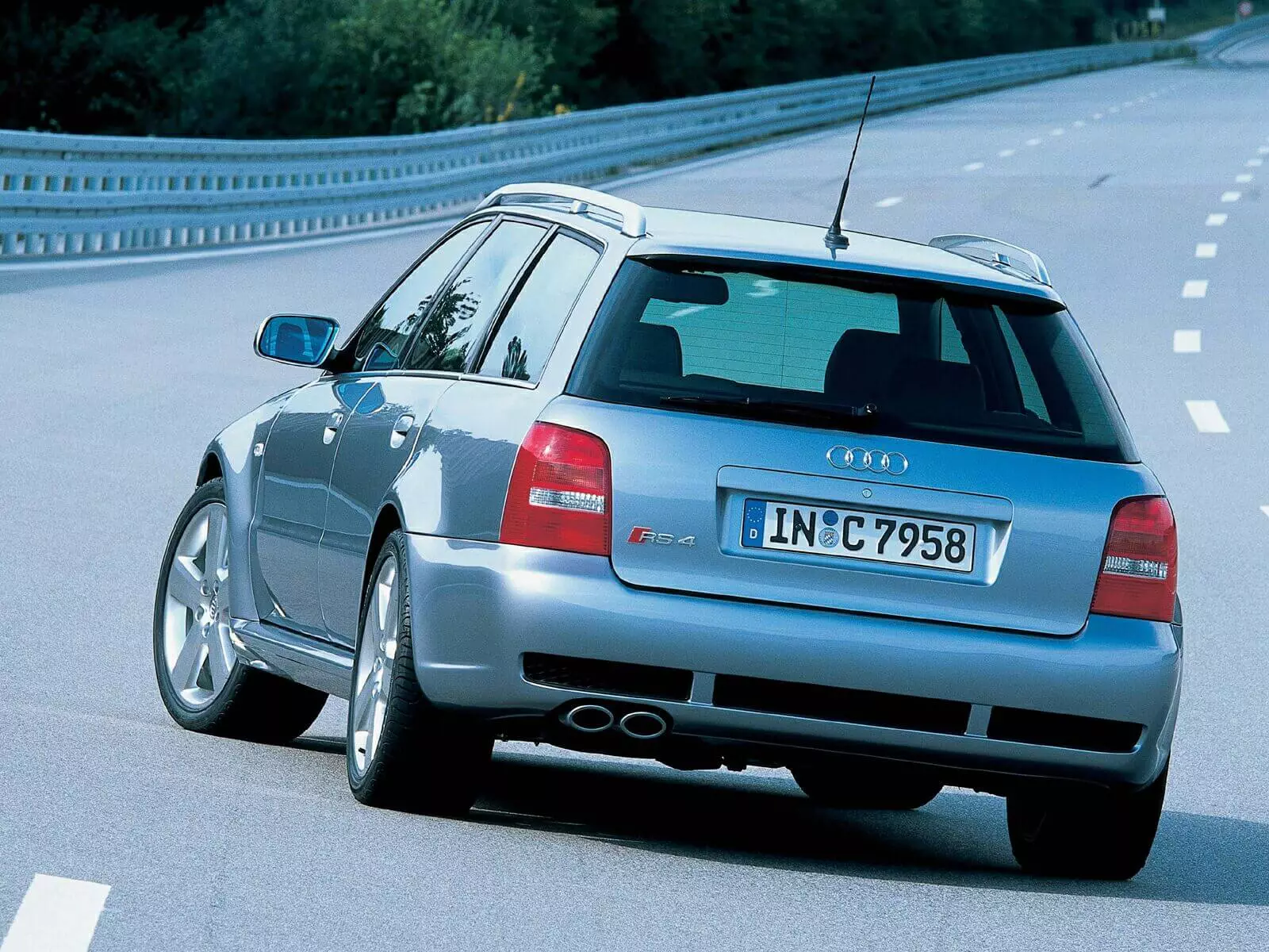 Audi RS4 (B5)