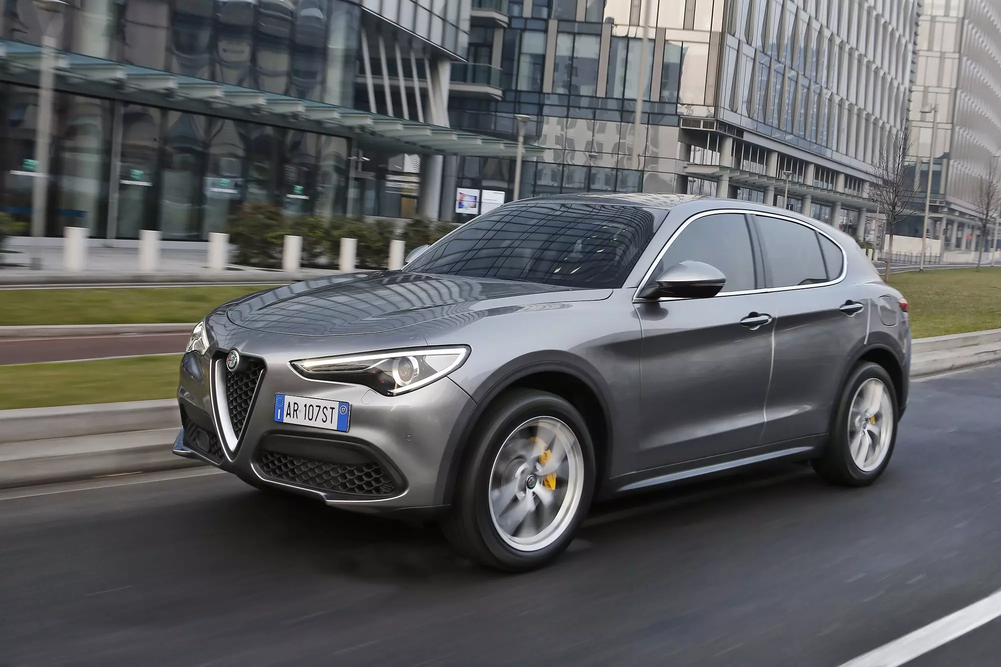 Alfa Romeo Stelvio. Wezipe: segmentde dinamiki salgylanma bolmak 6607_1