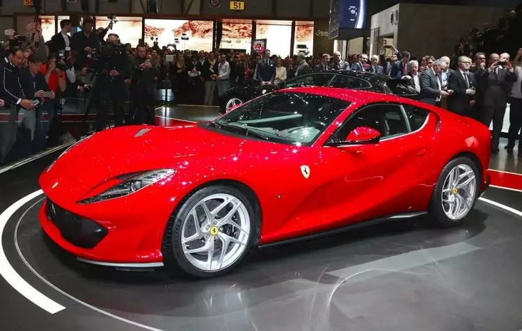 2017 оны Ferrari 812 Superfast