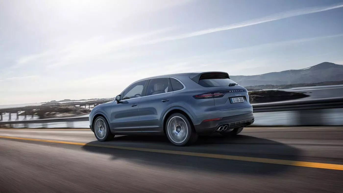 Porsche Cayenne ပါ။