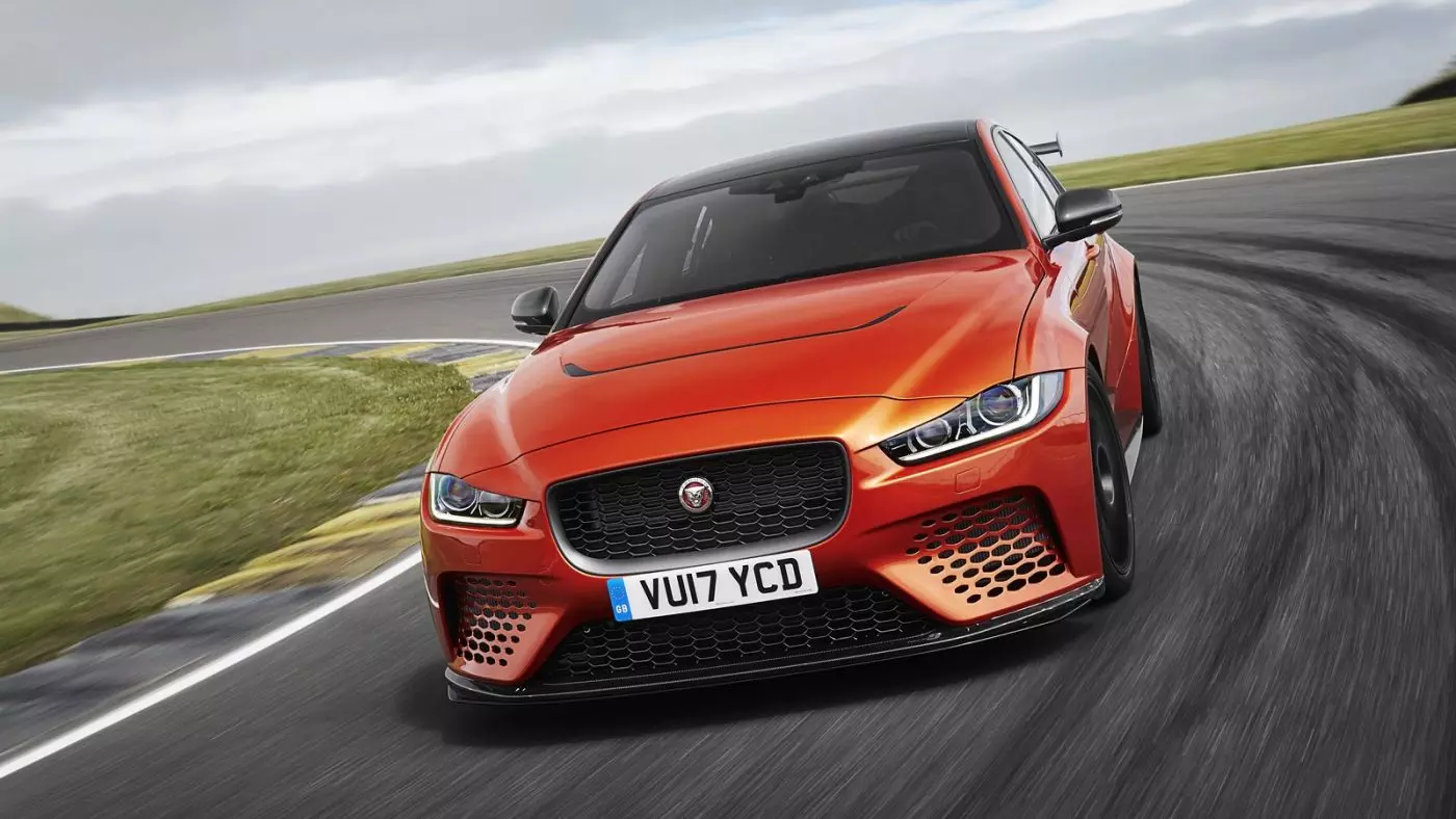 Nürburgring. Fa'amaumauga fou i lenei taimi mo Jaguar XE SV Project 8