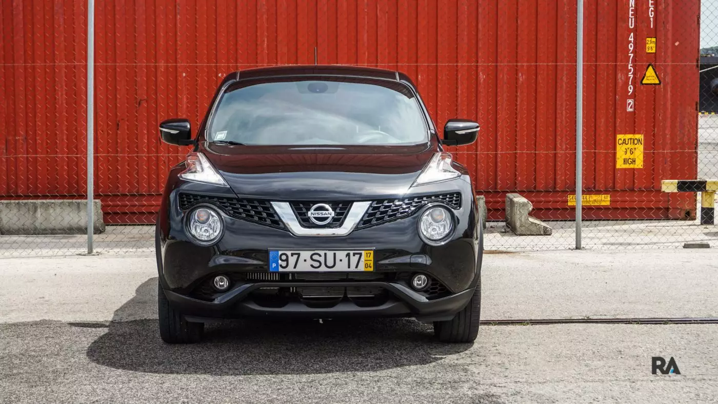 Nissan Juke phiên bản đen