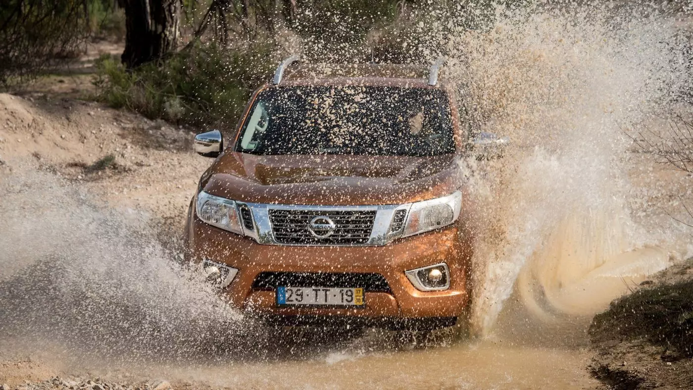 NISSAN NAVARA VIÐSKIPTI