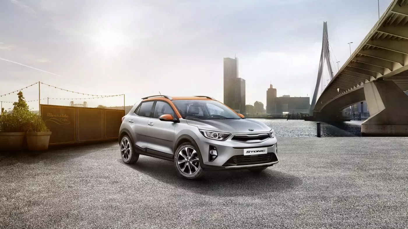 Kia Stonic. Juke bilen Capturyň täze garşydaşynyň ilkinji suratlary 6658_1