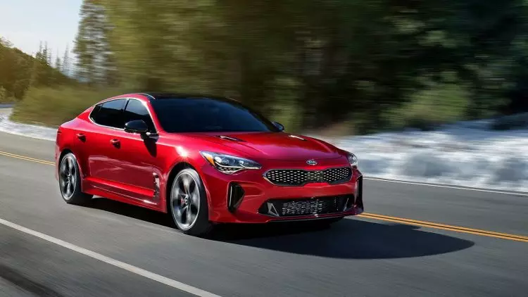 Kia Stinger: Khaws qhov muag ntawm German saloons 6665_4