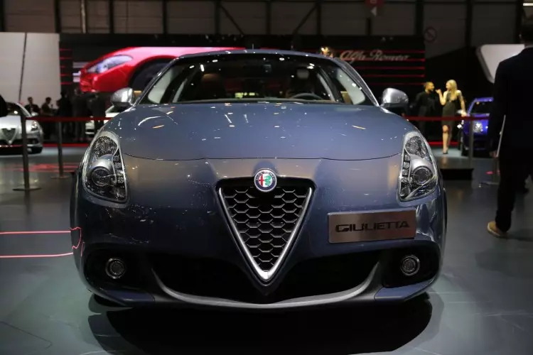 „Alfa Romeo Giulietta“ (25 m.)