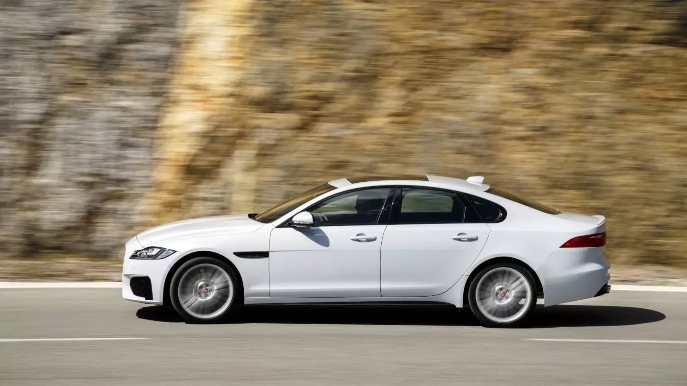 2017 Jaguar XF profaili