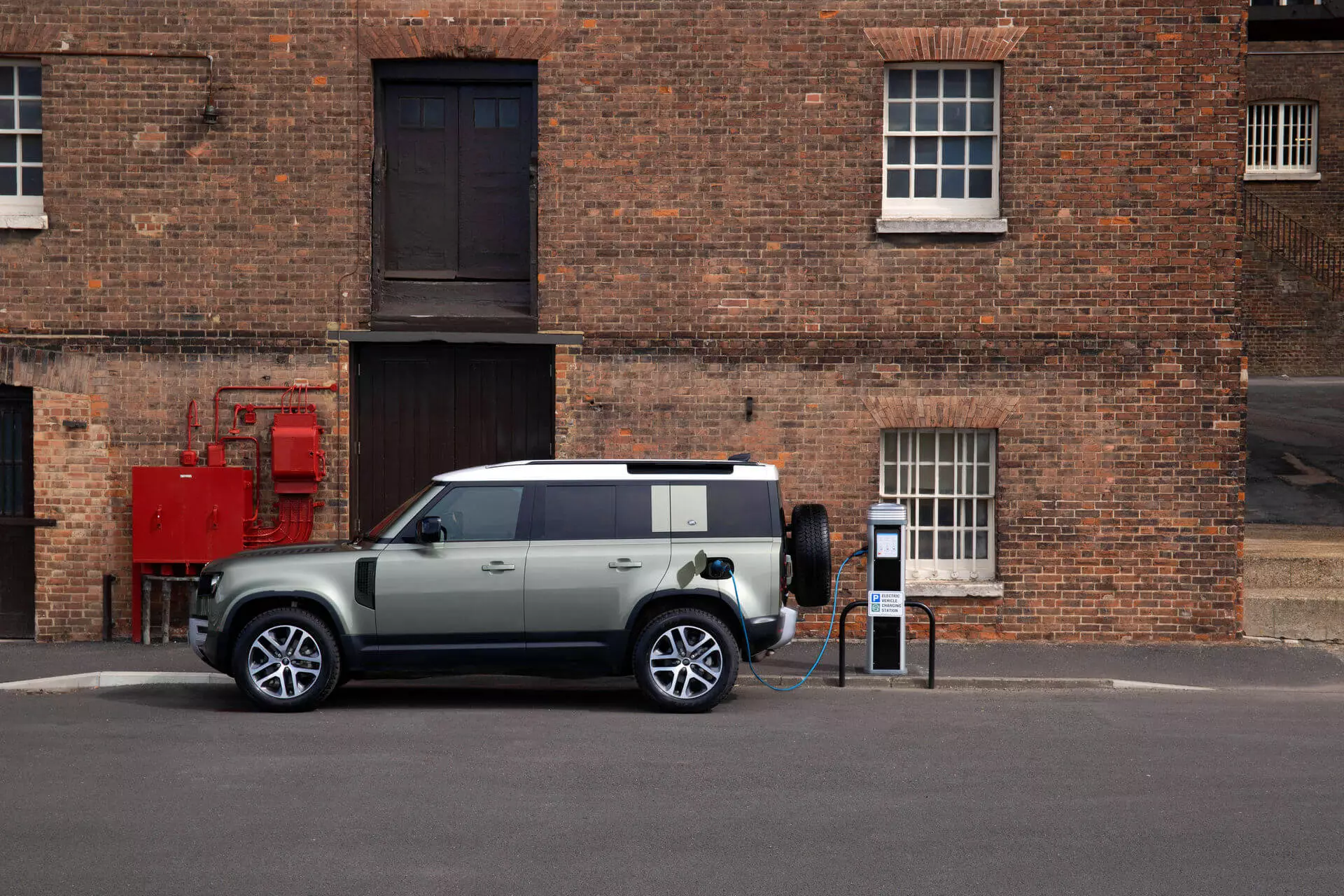 Land Rover Defender PHEV