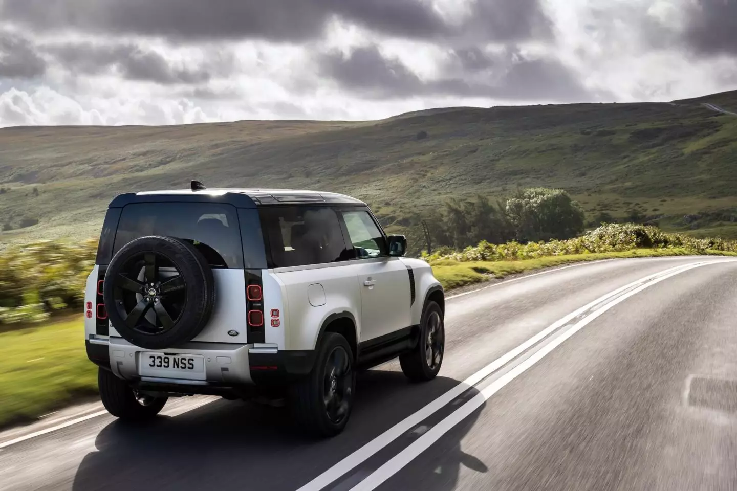 Land Rover Defender 2021