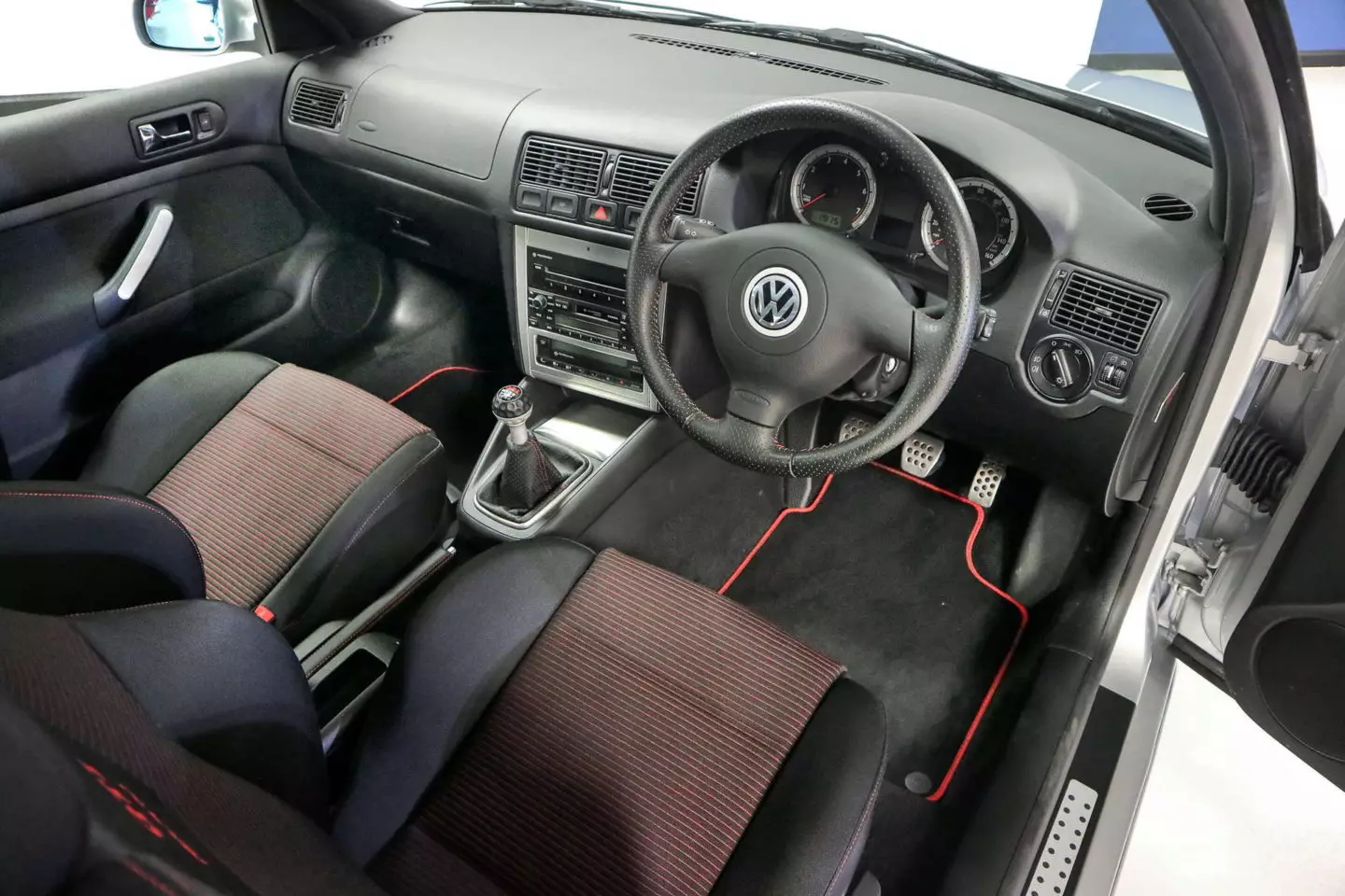 VW கோல்ஃப் GTI Mk4 உட்புறம்