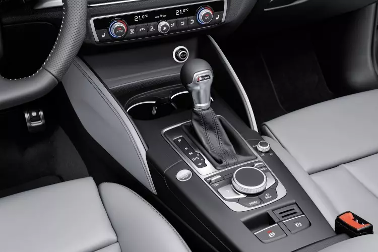 “Audi A3 Sportback”