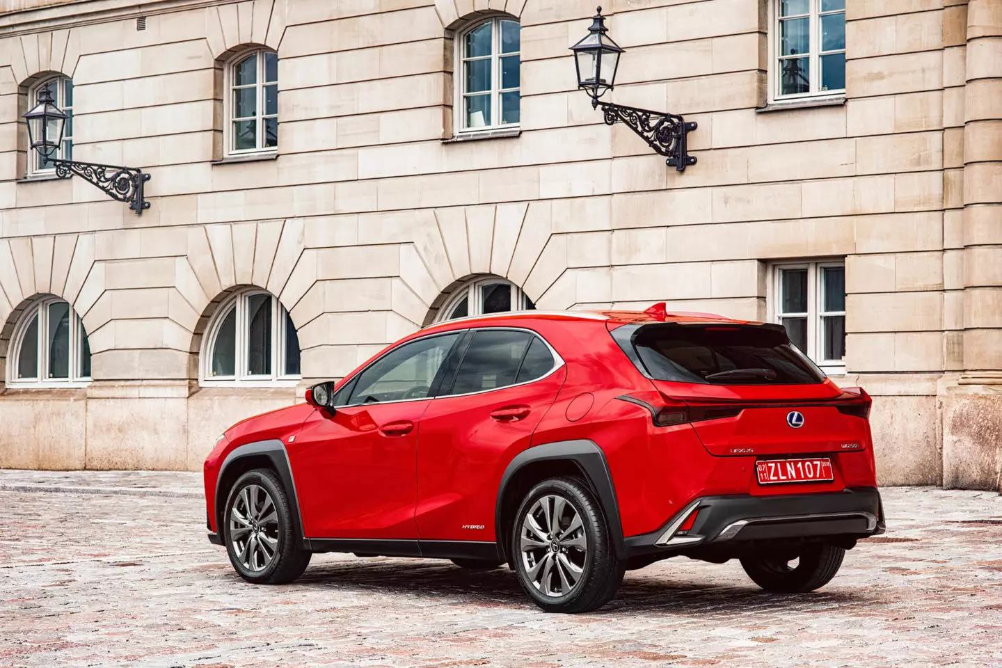 Lexus UX 250H F idaraya