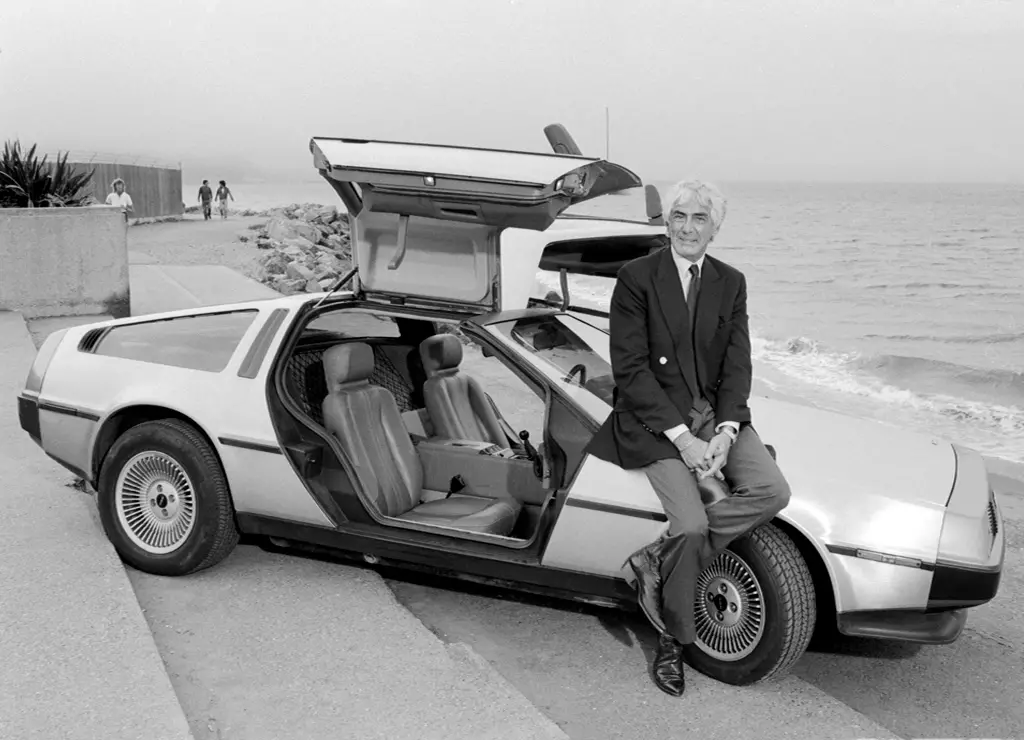 John DeLorean və DMC-12