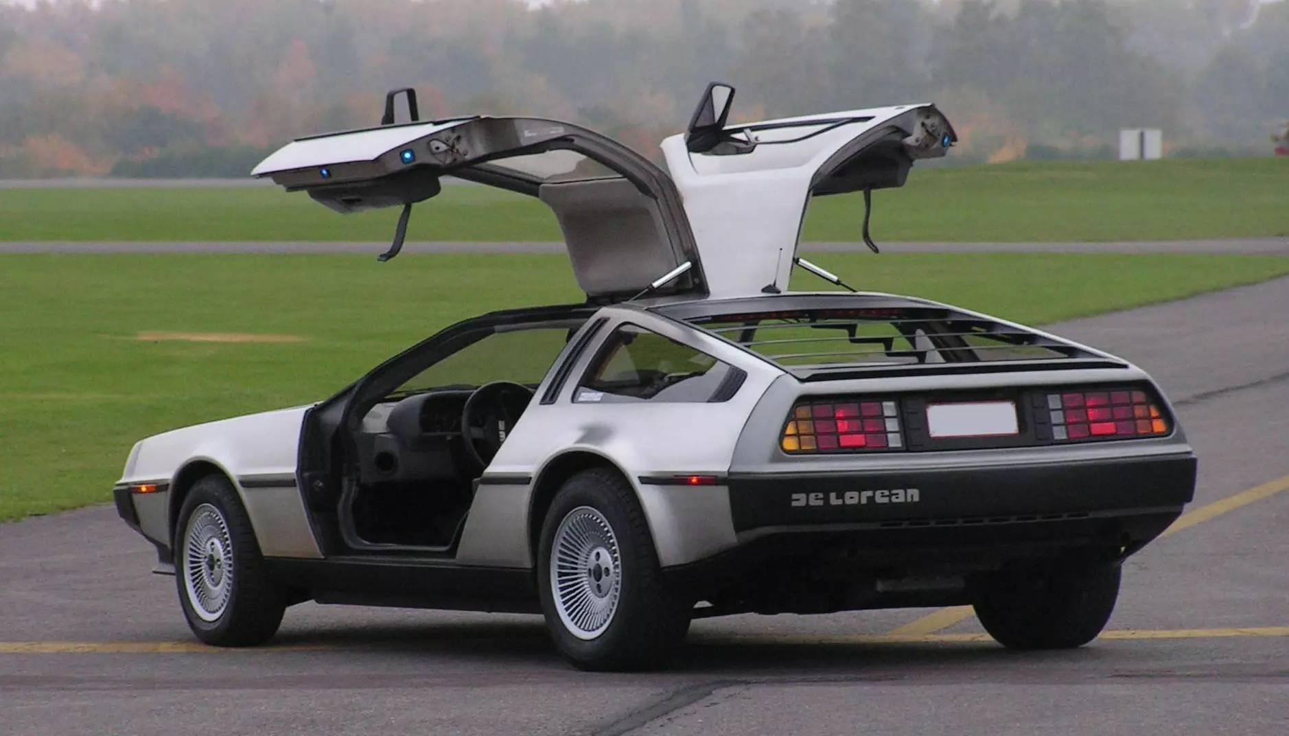 DeLorean DMC-12 |