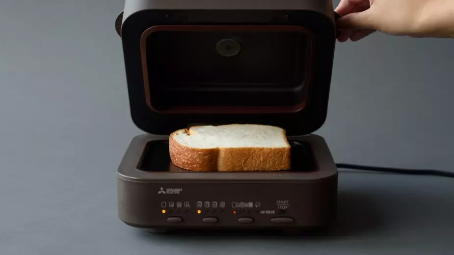 Как пользоваться тостером для хлеба. Тостер Mitsubishi. Mitsubishi самый дорогой тостер. Тостер Япония. Митсубиси похожая на тостер.