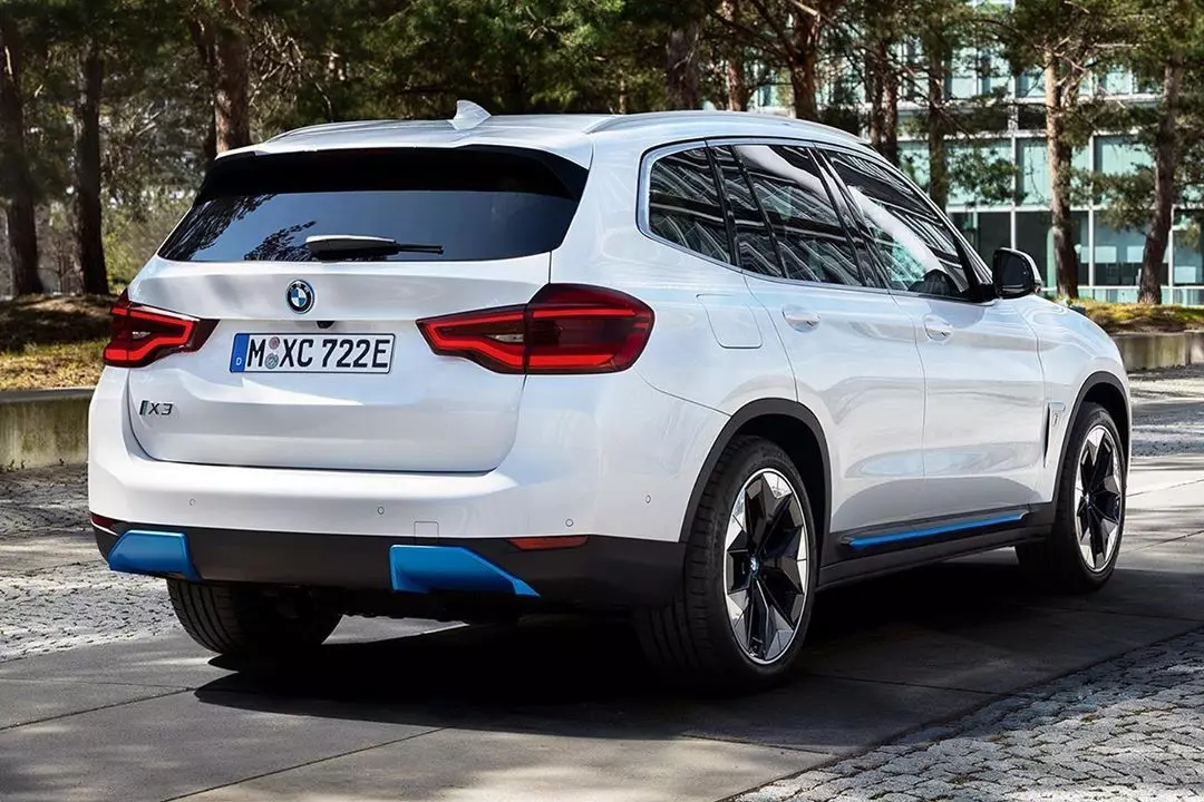 Ihe onyonyo BMW iX3 pụtara