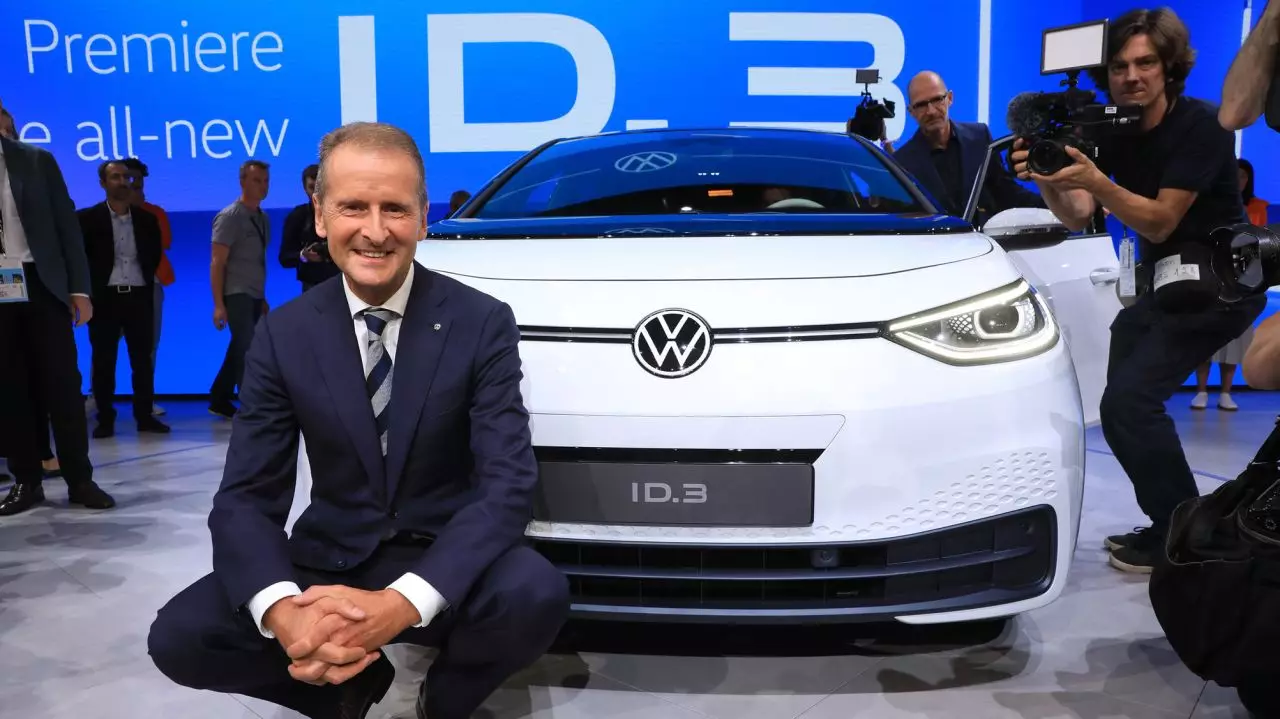 Volkswagen ID.3 ug Herbert Diess. CEO sa Volkswagen Group