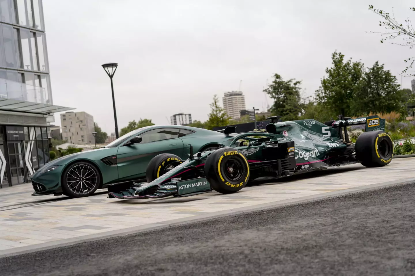 Aston Martin F1 Kab