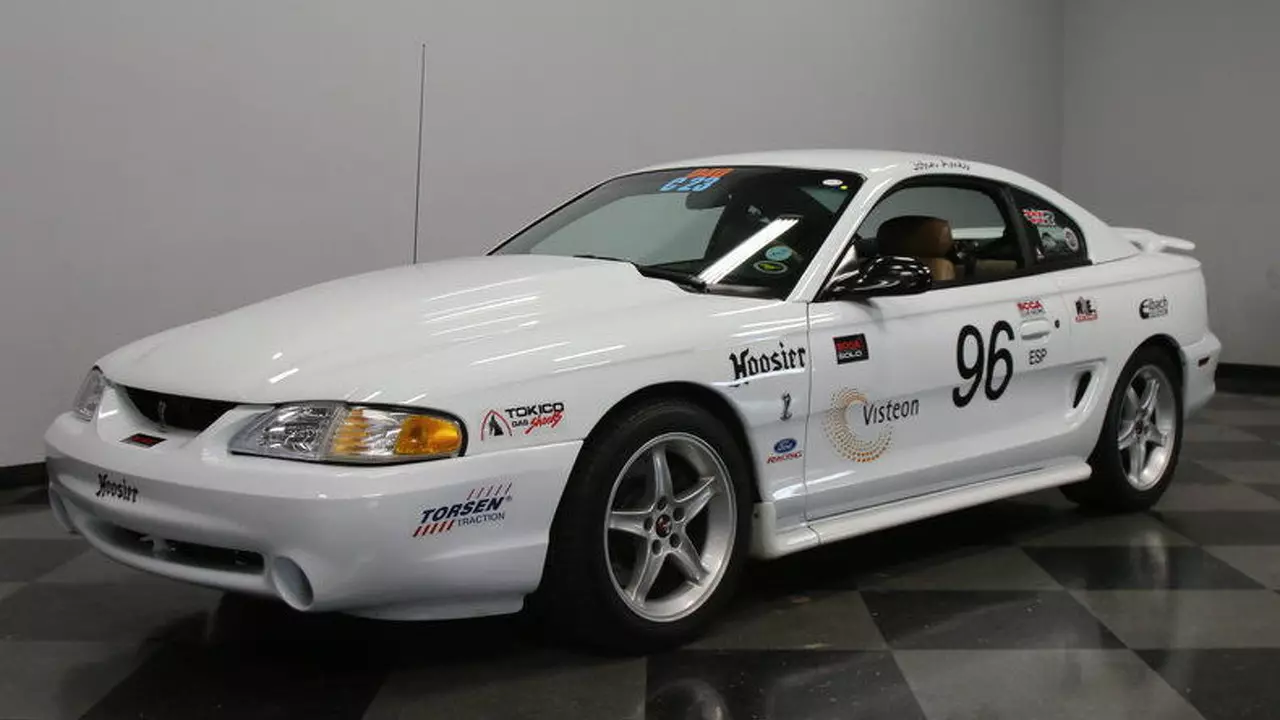 النموذج الأولي الاختباري لسيارة Ford Mustang SVT Cobra معروض على موقع eBay 7249_1