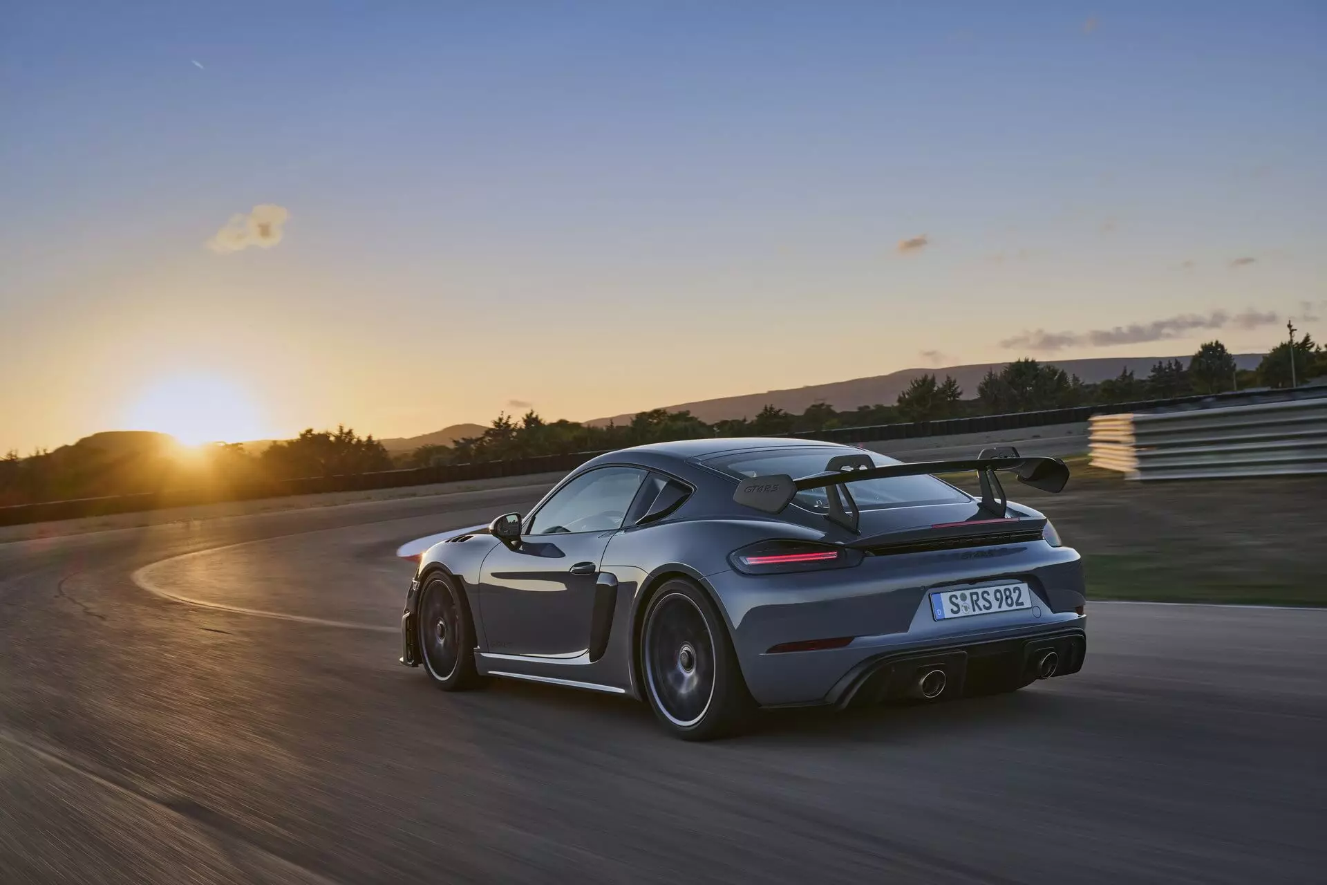 پورش 718 Cayman GT4 RS