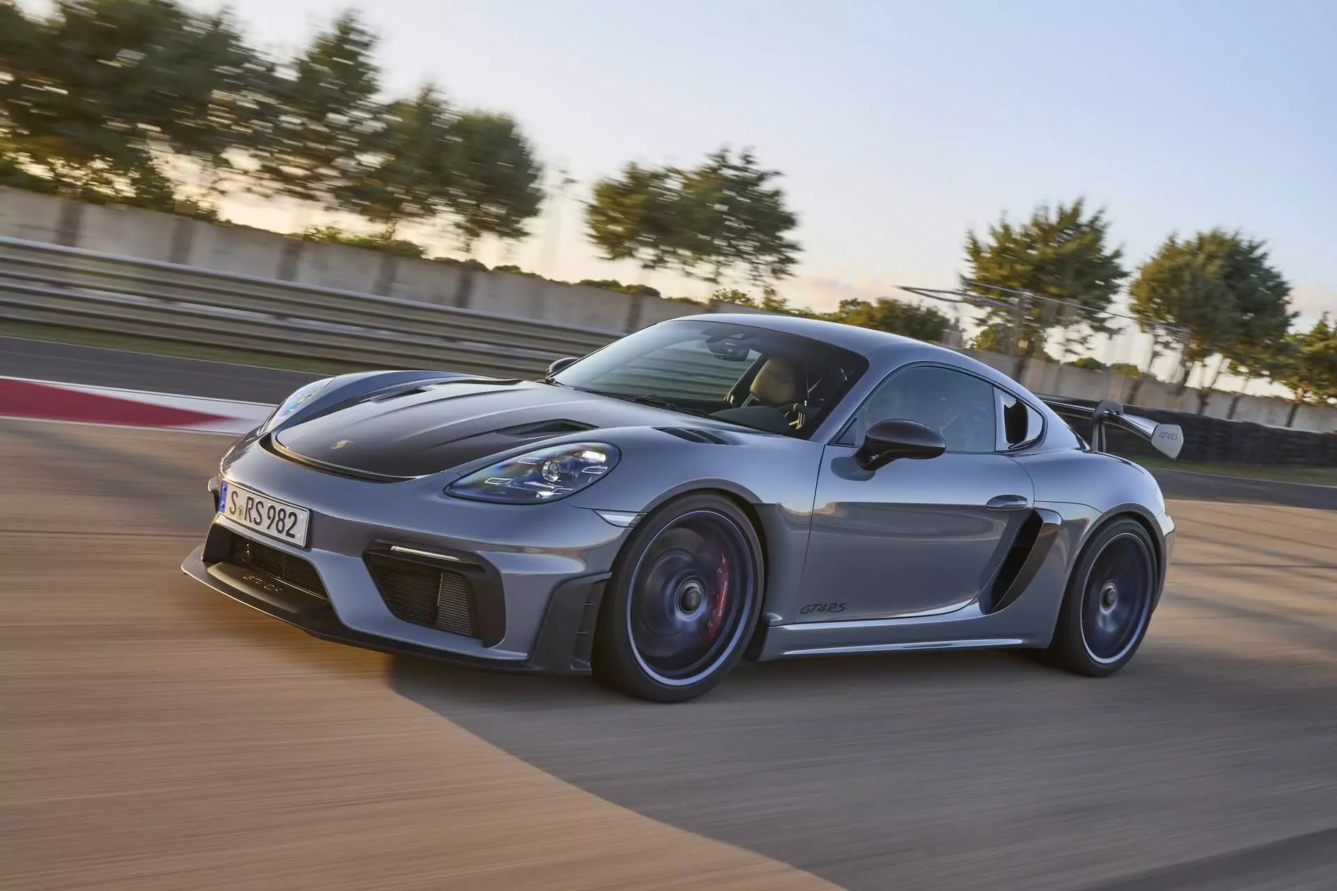 پورش 718 Cayman GT4 RS