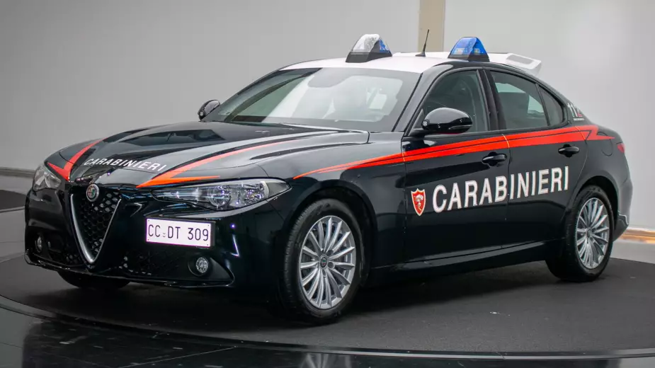 Carabinieri strengthen fleet with 1770 Alfa Romeo Giulia