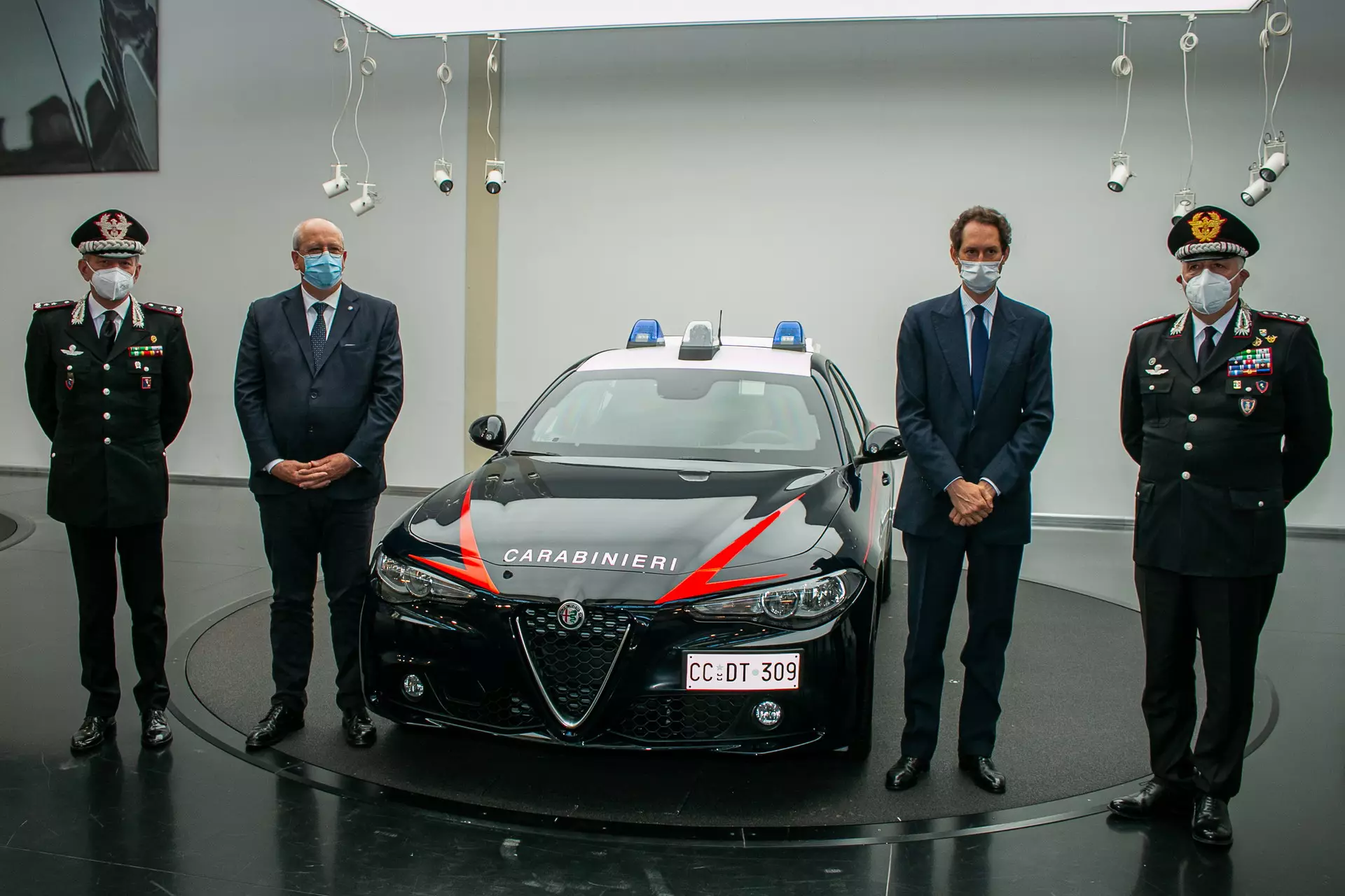 អាល់ហ្វា Romeo Giulia Carabinieri