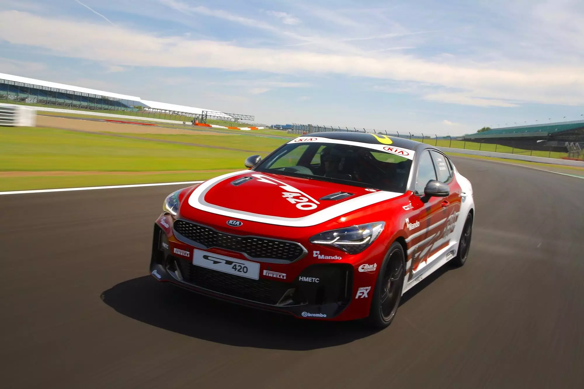 ក្រុមហ៊ុន Kia Stinger GT420