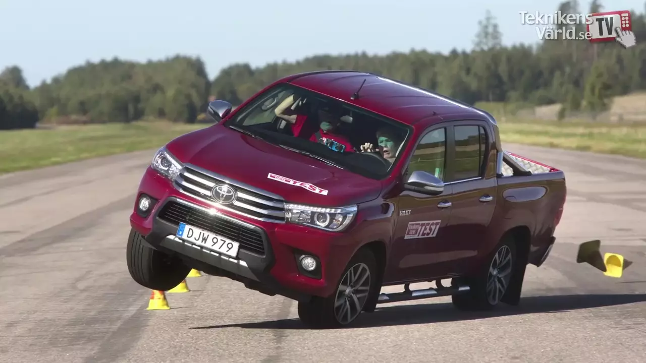 Toyota Hilux Moose Testi