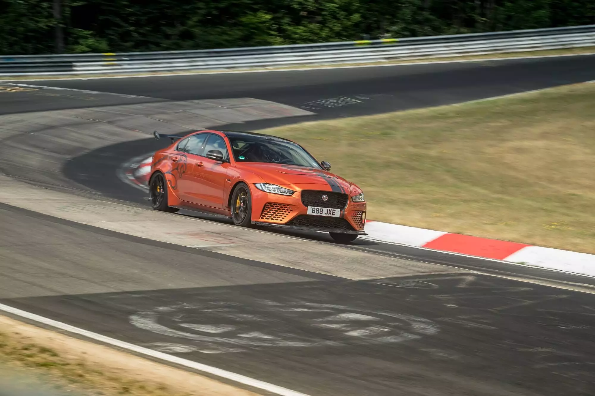 Projek SV Jaguar XE 8