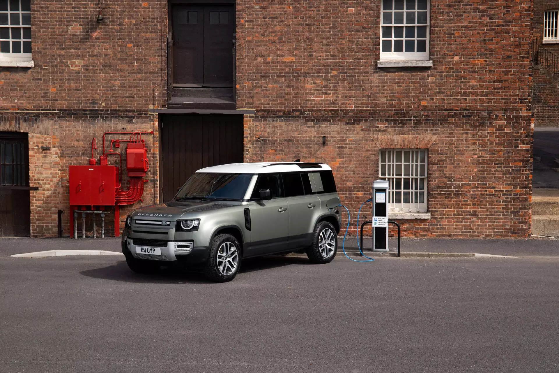 Land Rover Defender PHEV