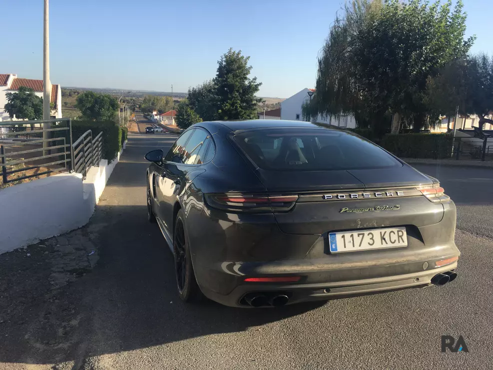 រថយន្ត Porsche Panamera Turbo S E-Hybrid