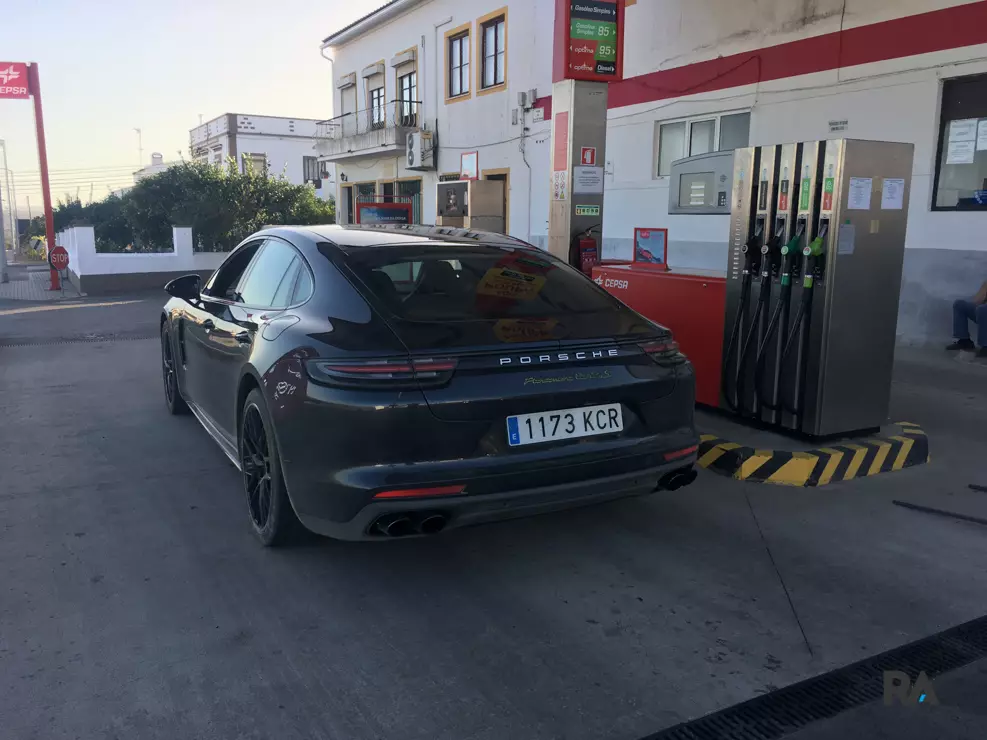 រថយន្ត Porsche Panamera Turbo S E-Hybrid