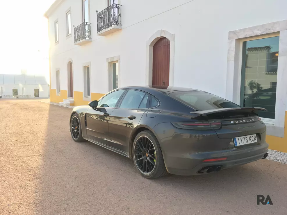 រថយន្ត Porsche Panamera Turbo S E-Hybrid