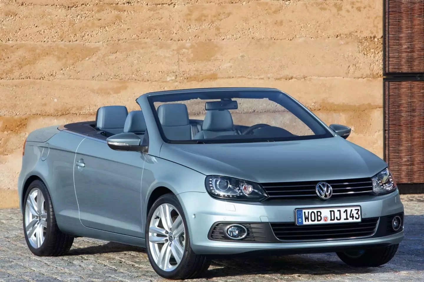 ក្រុមហ៊ុន Volkswagen Eos