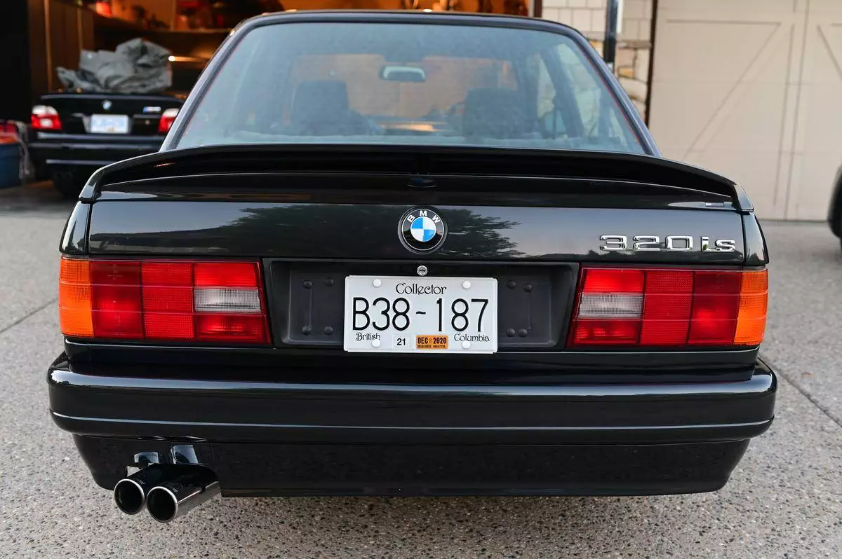 BMW 320 ແມ່ນ