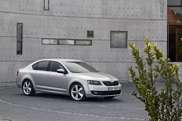 2013-Skoda-Octavia-III-1[2]