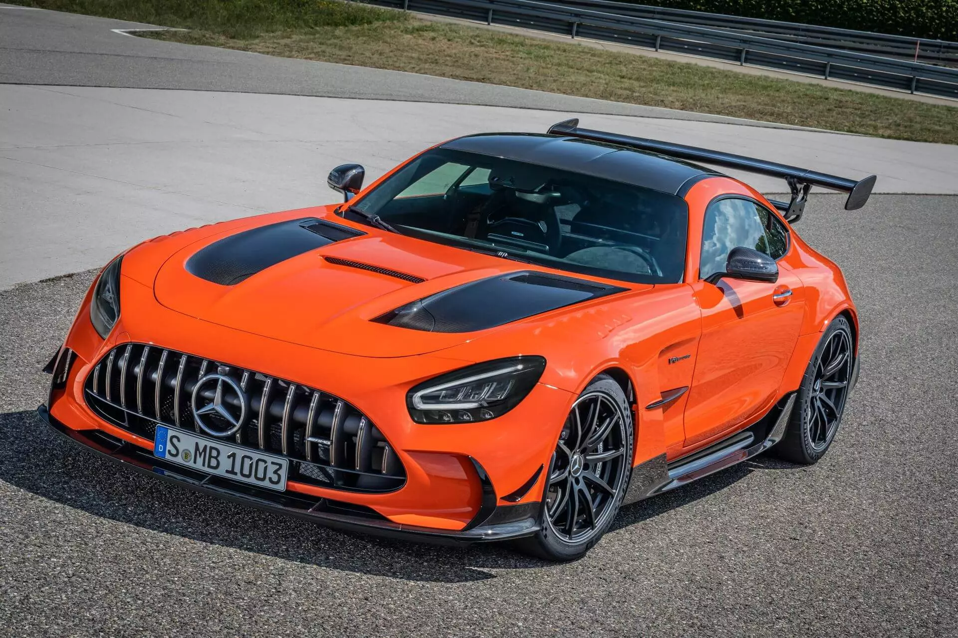 Mercedes-AMG GT Seri Hitam