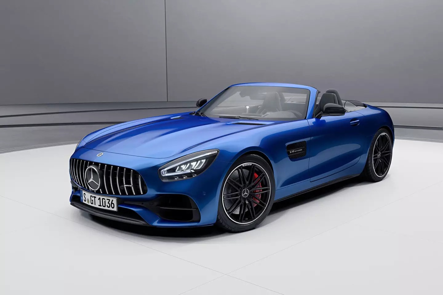 మెర్సిడెస్-AMG GT రోడ్స్టర్