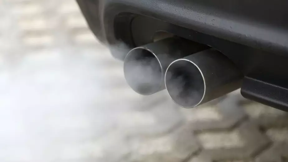 Автомобилната индустрия трябва да намали емисиите на CO2 с 37,5% до 2030 г