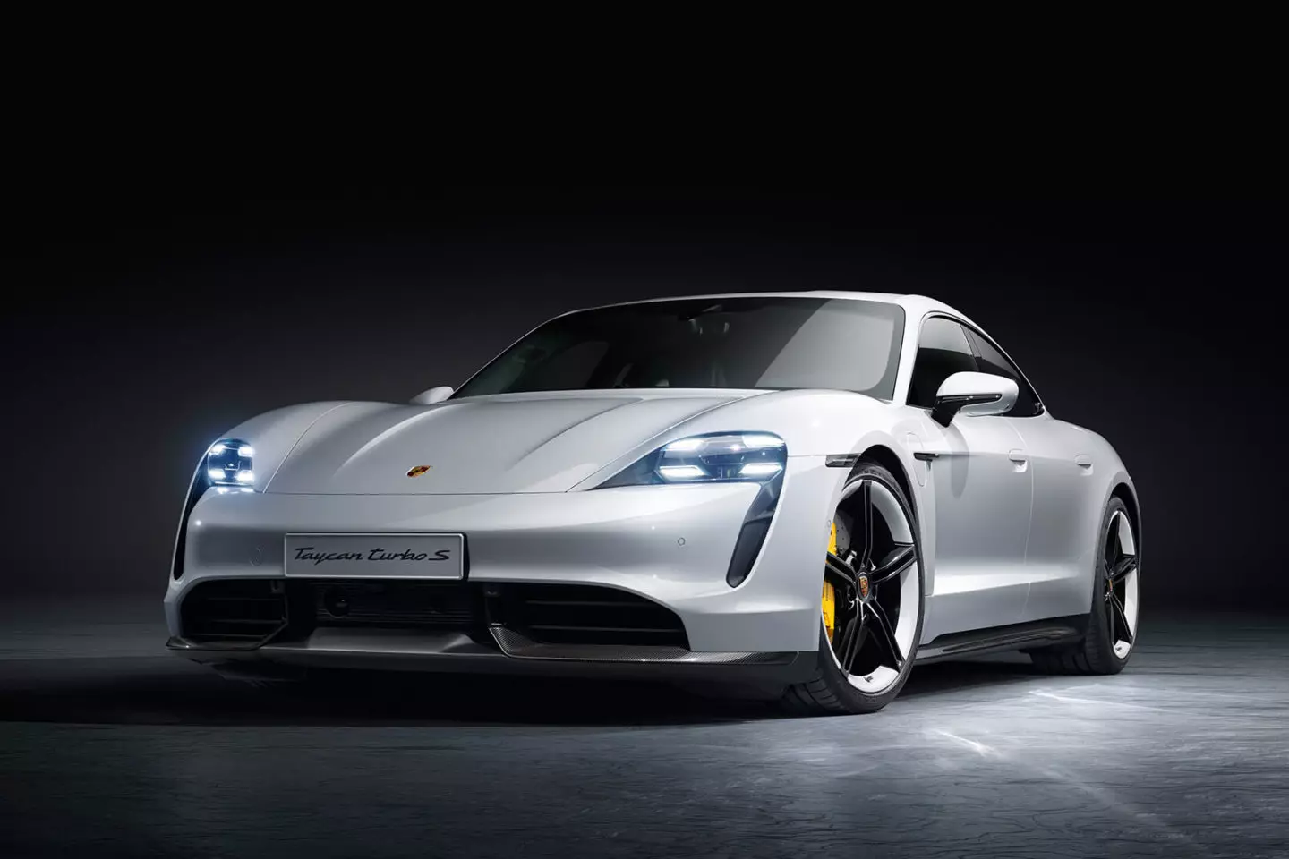 Porsche Taycan Turbo S, 2019 година