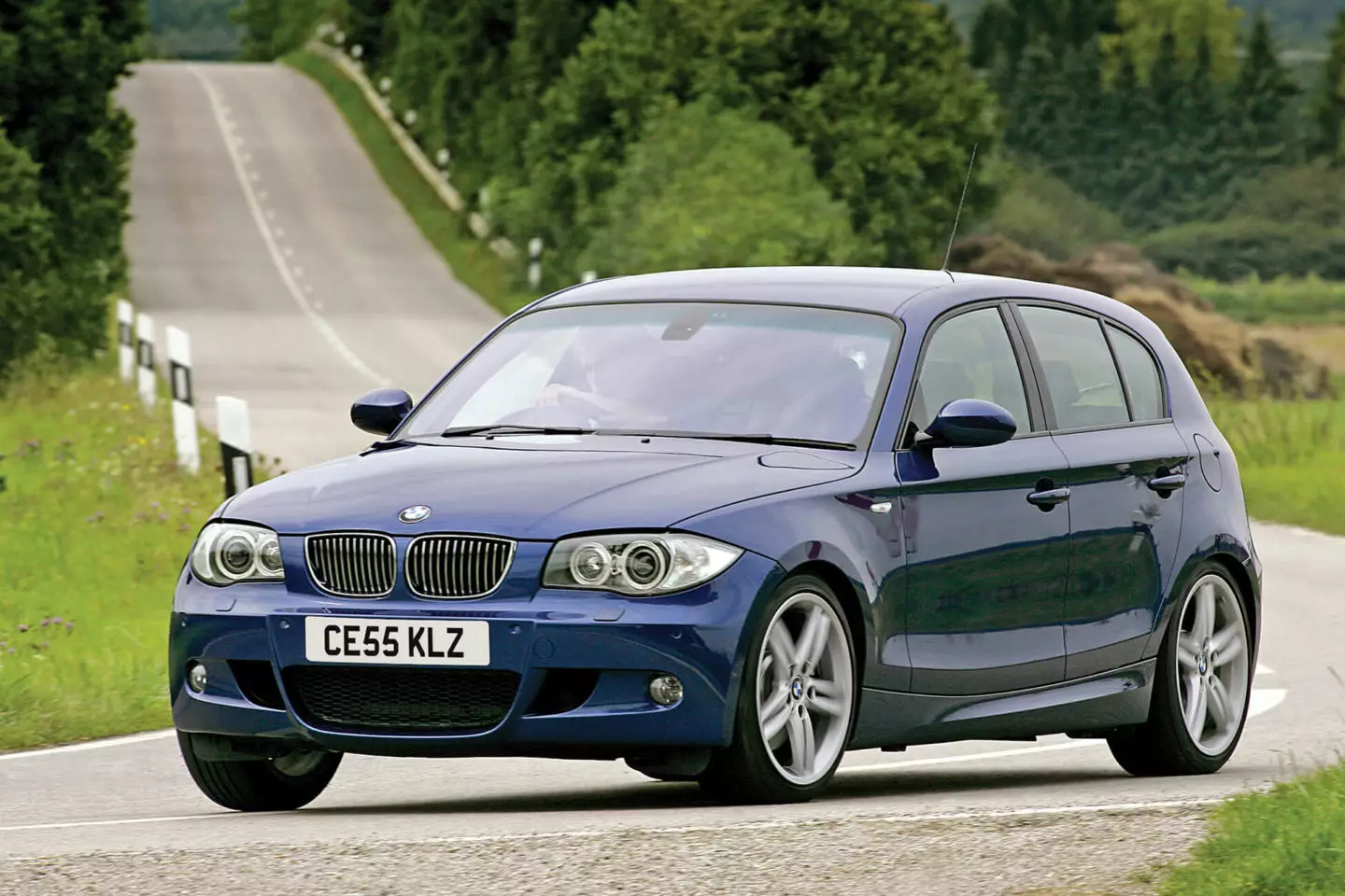 រថយន្ត BMW 130i