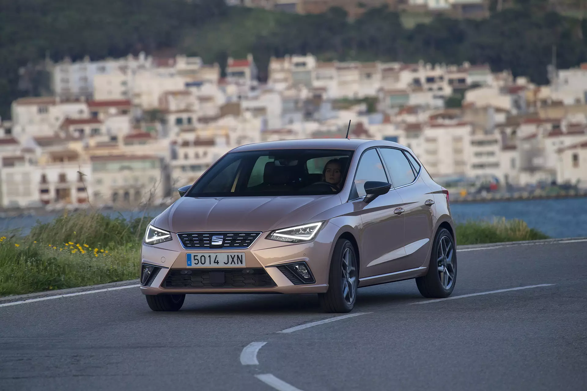 駕駛全新 SEAT Ibiza。所有最新的來自第 5 代。 8512_9