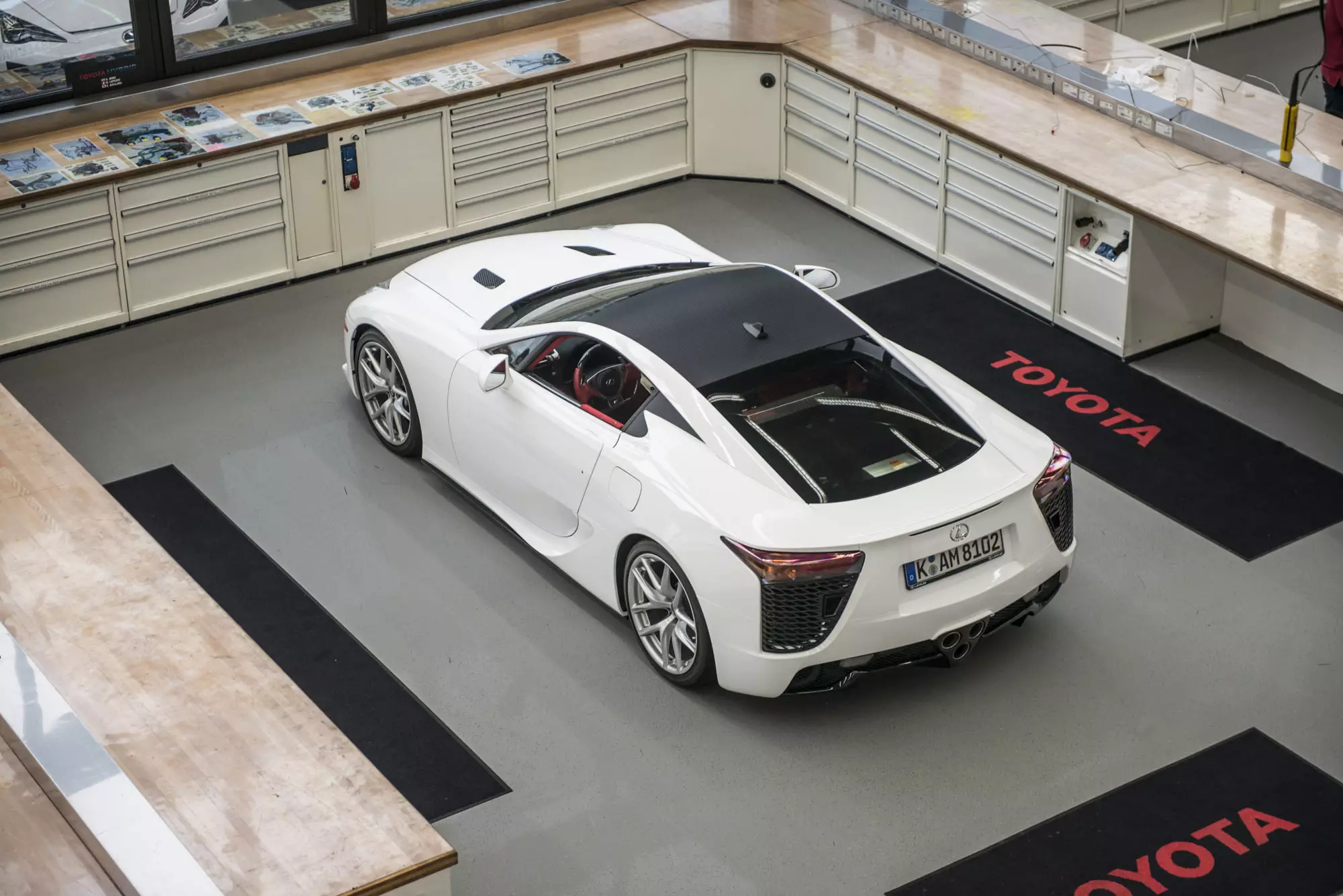 Lexus LFA dib u eegis