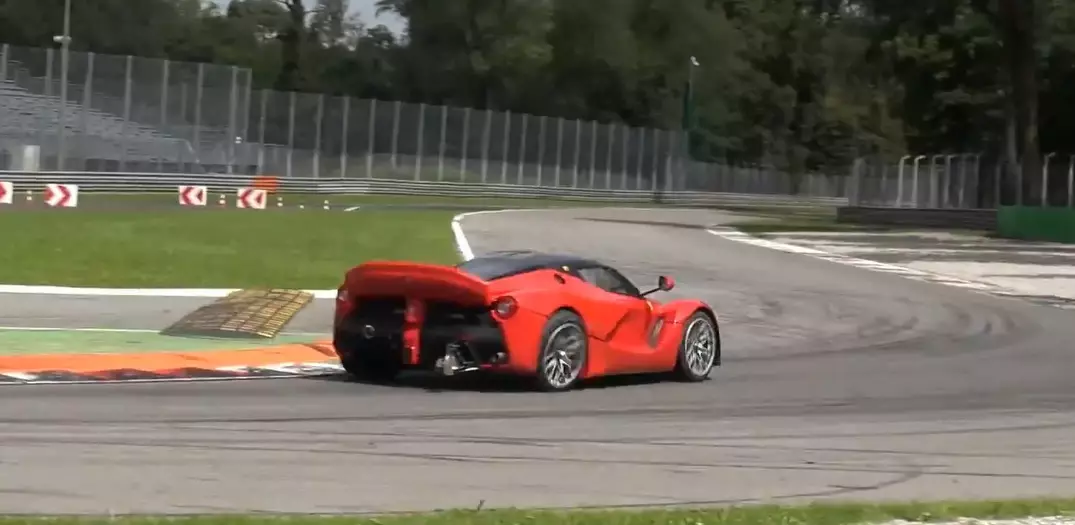 Ferrari LaFerrari XX: ikomeye cyane, guhagarikwa ntibishobora kubifata! 8544_2