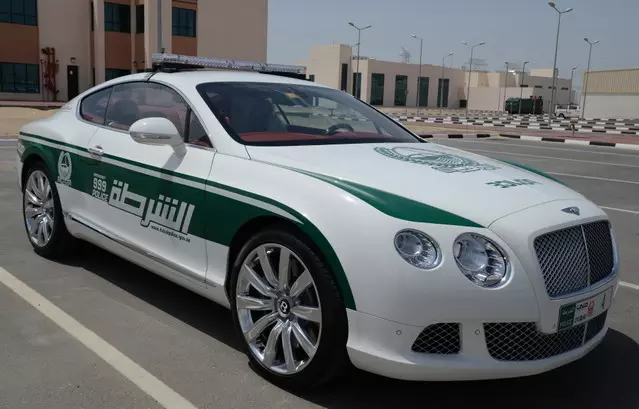 Dubai: Nahazo Aston Martin One-77 ho an'ny 1 tapitrisa € ny polisy | sahona 8591_2